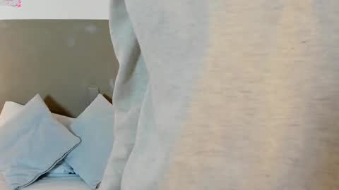 Snapshot of emma_fhox chatting on October 8, 2:19 am E M M A online show from October 8, 2:19 am