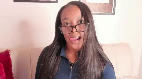 emma_jonness online show from April 23, 6:31 pm