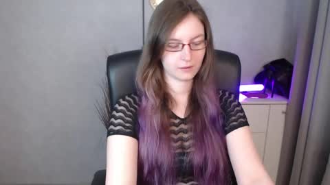 Snapshot of emma_lust94 chatting on October 23, 7:10 am emma online show from October 23, 7:10 am