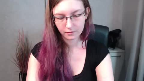 Snapshot of emma_lust94 chatting on March 5, 7:27 am emma online show from March 5, 7:27 am