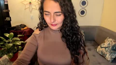 Snapshot of emma_luxy chatting on February 18, 4:37 am  emma luxy online show from February 18, 4:37 am