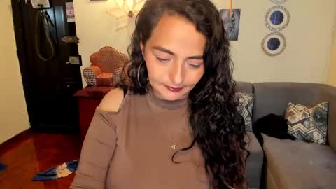 Snapshot of emma_luxy chatting on March 4, 10:27 pm  emma luxy online show from March 4, 10:27 pm