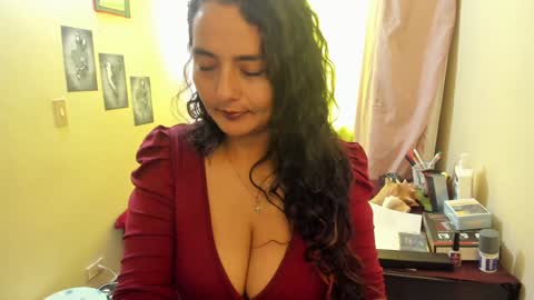 Snapshot of emma_luxy chatting on December 21, 1:10 pm  emma luxy online show from December 21, 1:10 pm