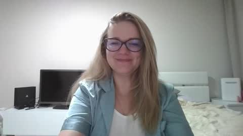 emma_misty_ online show from February 15, 8:18 pm