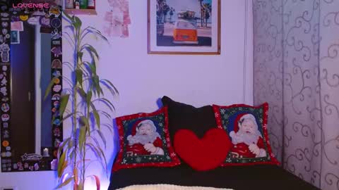 Snapshot of emma_pole_88 chatting on December 18, 11:30 pm Sara Luna online show from December 18, 11:30 pm