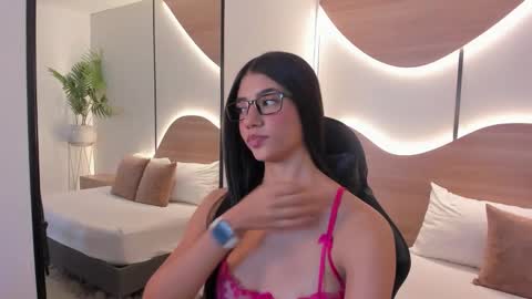 E M M A online show from March 27, 10:22 pm