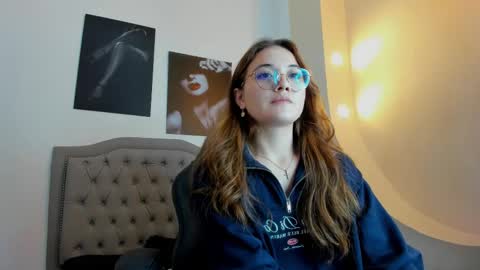 Snapshot of emma_rousz chatting on September 26, 5:37 am emma online show from September 26, 5:37 am