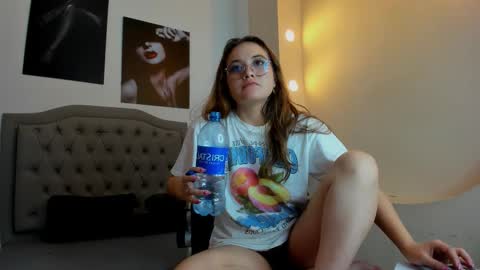 Snapshot of emma_rousz chatting on September 30, 5:51 am emma online show from September 30, 5:51 am