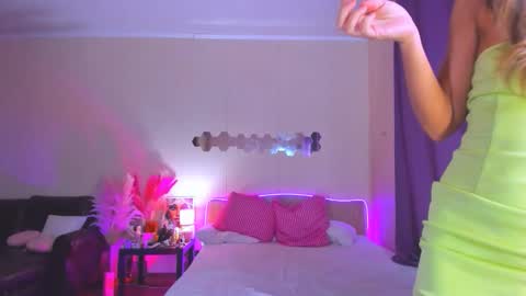 Emma online show from March 18, 7:42 pm