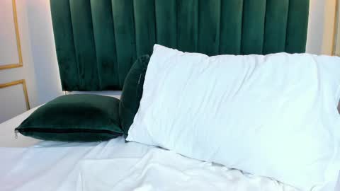 Snapshot of emmacold_ chatting on October 22, 11:06 pm Emma online show from October 22, 11:06 pm