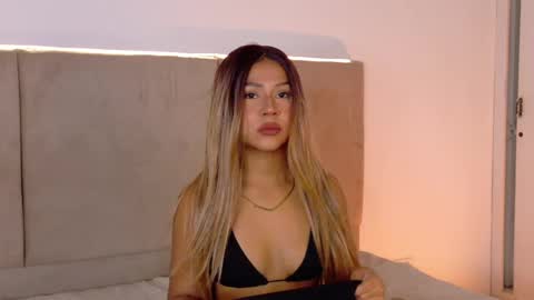 E M M A  online show from April 22, 10:50 pm