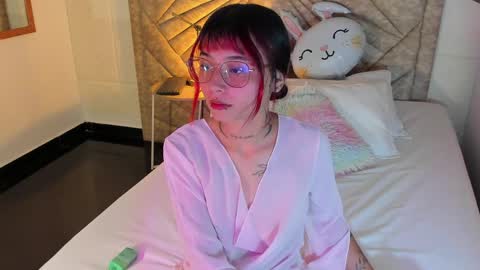           online show from April 5, 8:06 pm