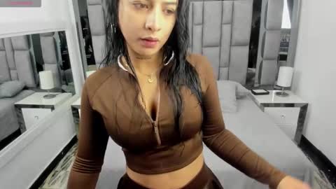 EMMA HILL online show from November 5, 11:01 am