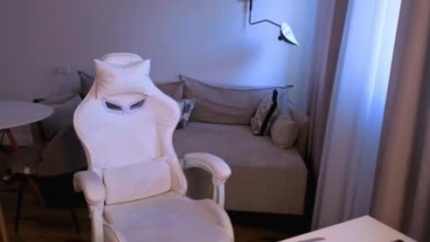 Emma online show from March 17, 12:10 pm