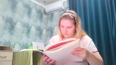 emmamelody online show from September 16, 1:40 am