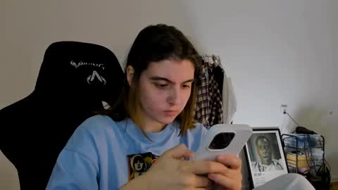 Emma online show from December 5, 8:06 pm