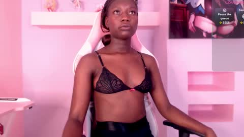 Snapshot of emmatyylor chatting on October 5, 8:38 pm Emma online show from October 5, 8:38 pm
