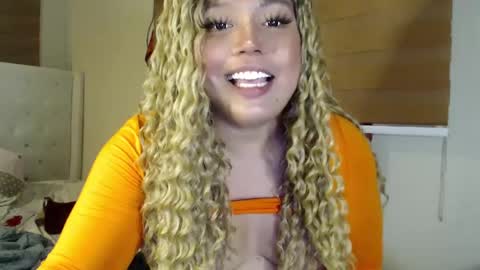 Snapshot of emmawatsoons chatting on December 16, 4:27 pm YourDreamGirl Emma  online show from December 16, 4:27 pm