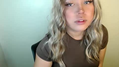 Snapshot of emmawatsoons chatting on September 26, 4:09 am YourDreamGirl Emma  online show from September 26, 4:09 am