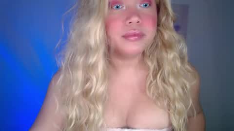 Snapshot of emmawatsoons chatting on January 29, 8:25 pm YourDreamGirl Emma  online show from January 29, 8:25 pm