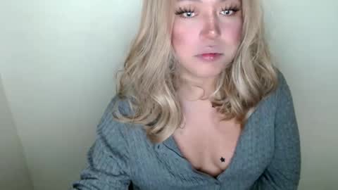 Snapshot of emmawatsoons chatting on September 20, 3:42 am YourDreamGirl Emma  online show from September 20, 3:42 am