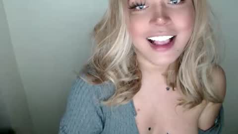 Snapshot of emmawatsoons chatting on September 21, 5:55 am YourDreamGirl Emma  online show from September 21, 5:55 am
