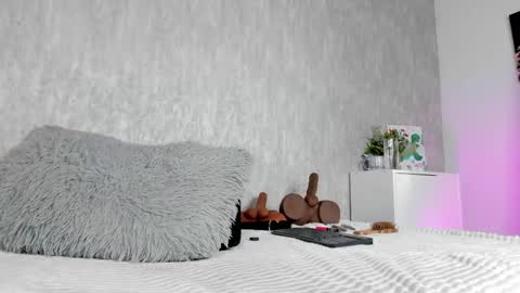 emmazc_ online show from April 22, 8:05 pm