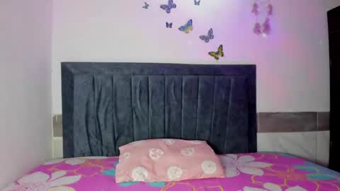 Emmie online show from April 12, 2:04 am