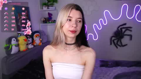 emmie_everly online show from April 16, 9:39 pm