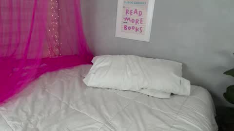 Emmily online show from March 8, 2:59 am