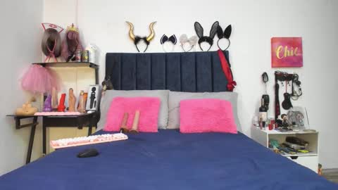          online show from March 9, 12:43 pm