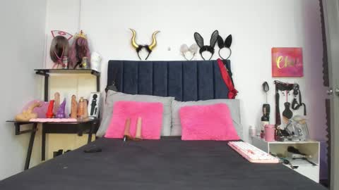          online show from February 4, 12:42 pm