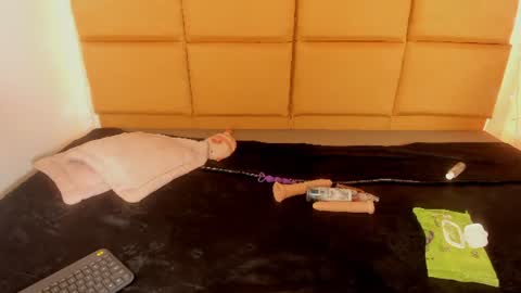 emmily_jade_ online show from July 1, 4:48 pm