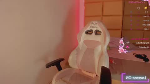 emmily_jade_ online show from June 12, 2:16 pm