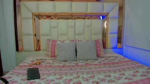 Emmily online show from April 19, 8:04 am