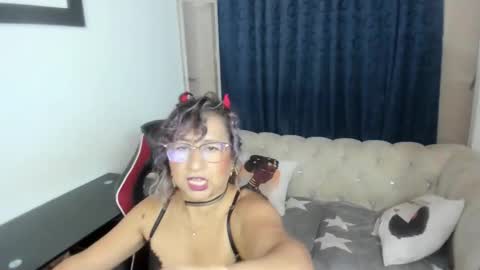 Snapshot of emmilychevalier chatting on October 24, 4:24 am Emmily online show from October 24, 4:24 am