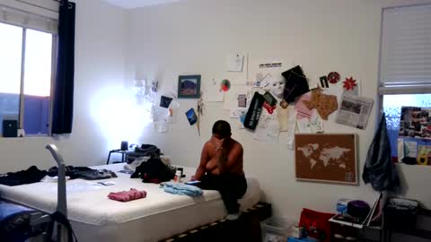 Emms online show from February 21, 1:22 am