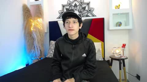 Snapshot of emmo_boy chatting on October 22, 1:02 pm SERGIO online show from October 22, 1:02 pm