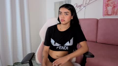 Snapshot of emmy_sexygirl chatting on October 14, 1:36 pm Emmy online show from October 14, 1:36 pm