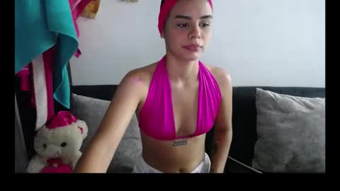 Snapshot of emy_cute20 chatting on October 25, 9:04 pm Emy online show from October 25, 9:04 pm