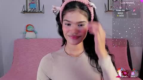 emycarver09 online show from March 7, 12:16 pm