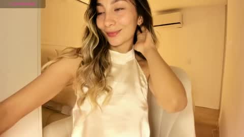 emyconneer online show from April 20, 11:30 pm