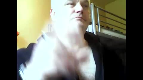 englishguysurrey online show from October 15, 9:21 am