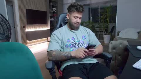 Erik online show from March 3, 7:07 pm