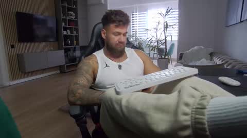 Erik online show from March 10, 3:20 pm