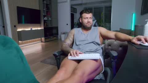 Erik online show from December 1, 9:57 pm