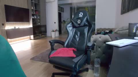 Erik online show from September 24, 7:20 pm