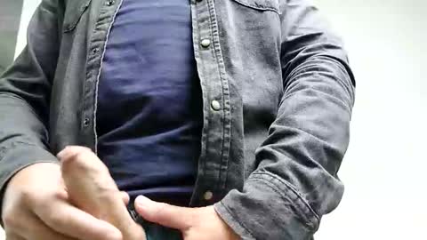 Snapshot of enzoenzo7 chatting on October 10, 2:12 pm Enzos Massive Cock online show from October 10, 2:12 pm