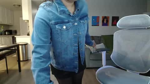 sheilyn online show from November 13, 8:17 am