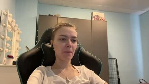 Lily online show from April 22, 3:13 am